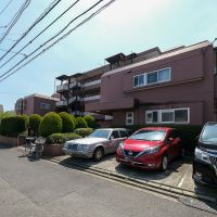世田谷区玉堤の売買物件/外観。4階建ての低層マンション