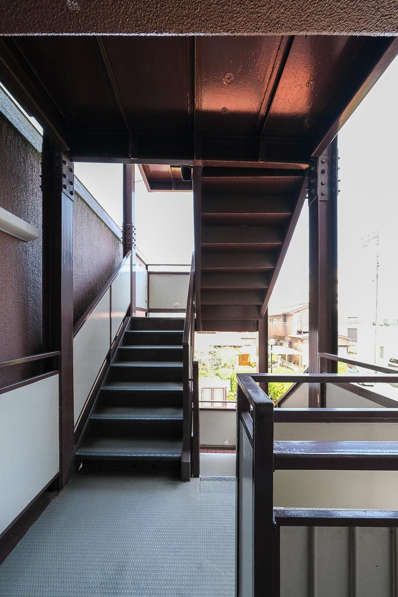 世田谷区玉堤の売買物件/エレベーターはなく、この階段で4階まで