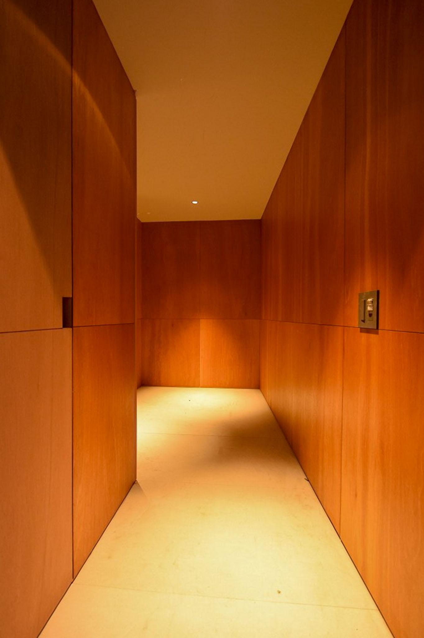 目黒区上目黒の賃貸物件/玄関回りに収納や水回りを設計