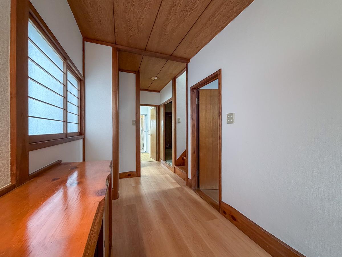 東京都世田谷区千歳台の賃貸物件/玄関から室内を見る。一番奥が風呂、洗面スペースです