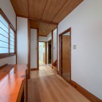 東京都世田谷区千歳台の賃貸物件/玄関から室内を見る。一番奥が風呂、洗面スペースです