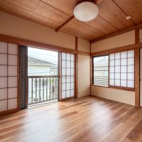 東京都世田谷区千歳台の賃貸物件/2階南側の洋室。南と西の二面採光なので1日を通して明るそう