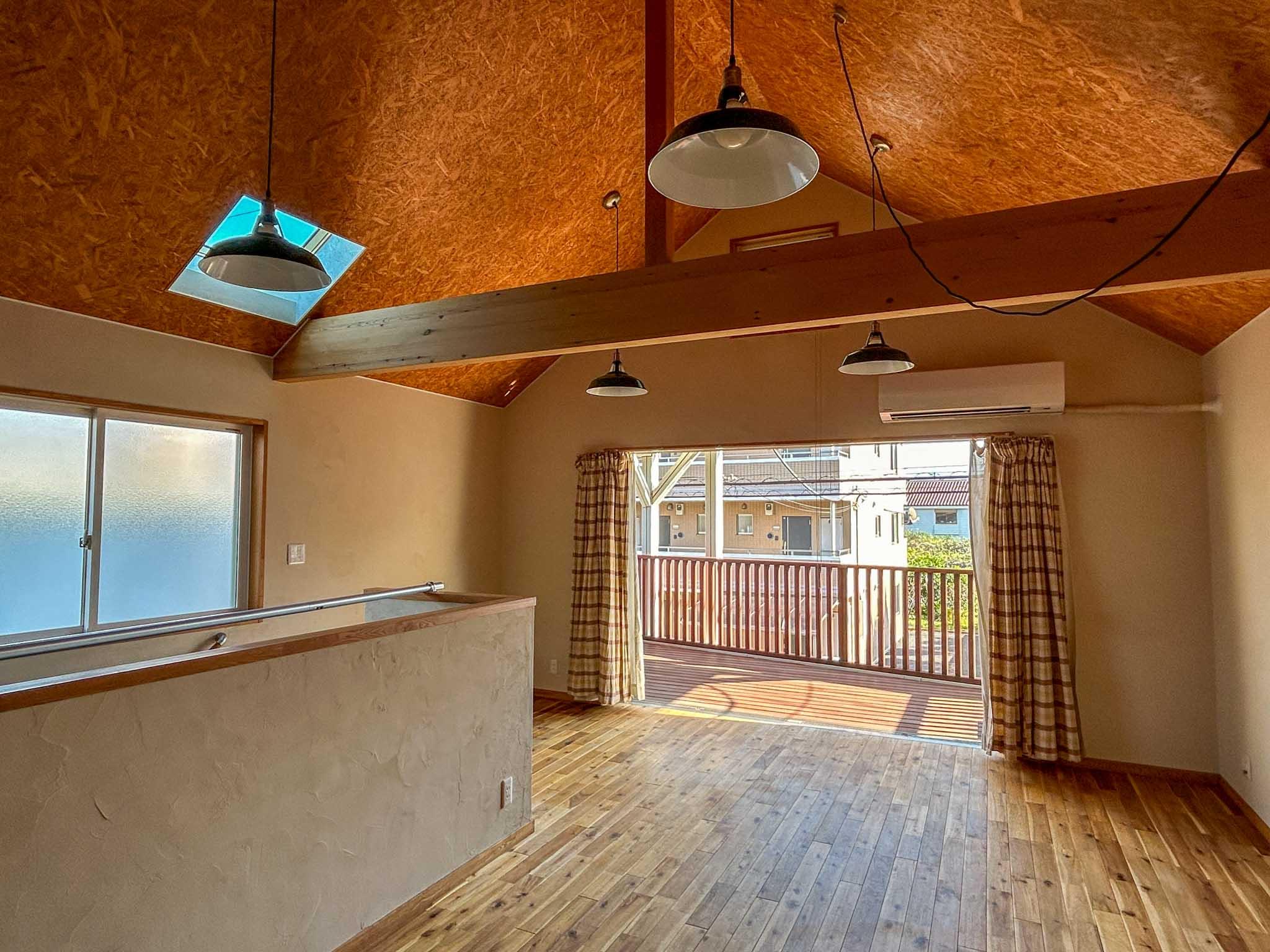 三鷹市上連雀の賃貸物件/高いところで4mある、おおらかな空間