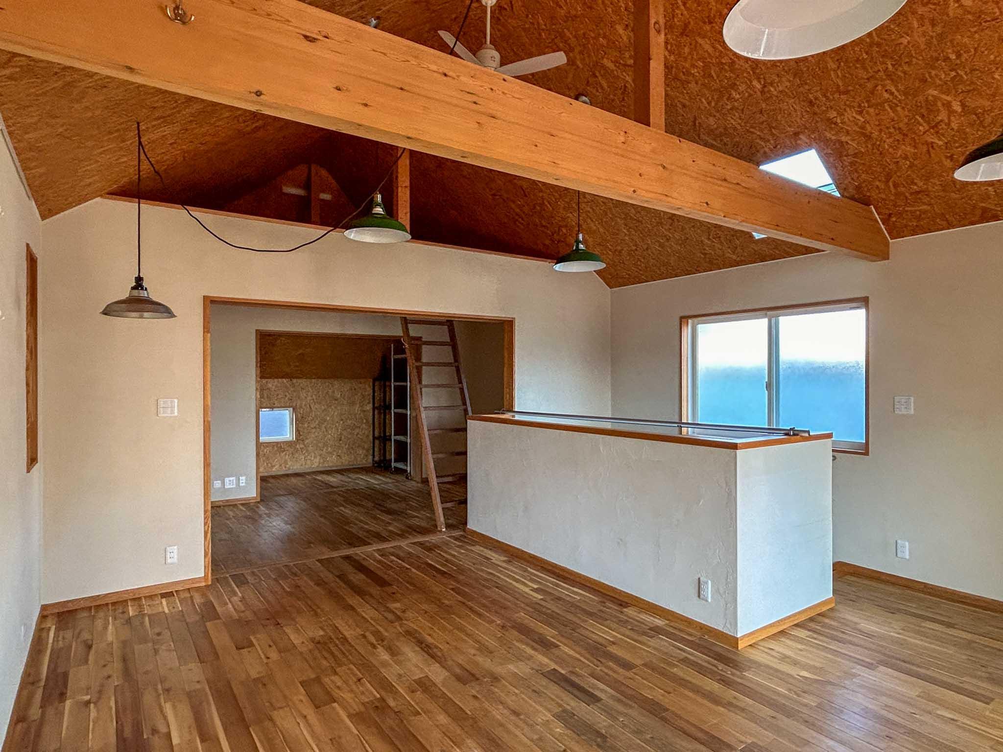 三鷹市上連雀の賃貸物件/引き戸で3つのスペースに分けることも可能。ロフトもついています