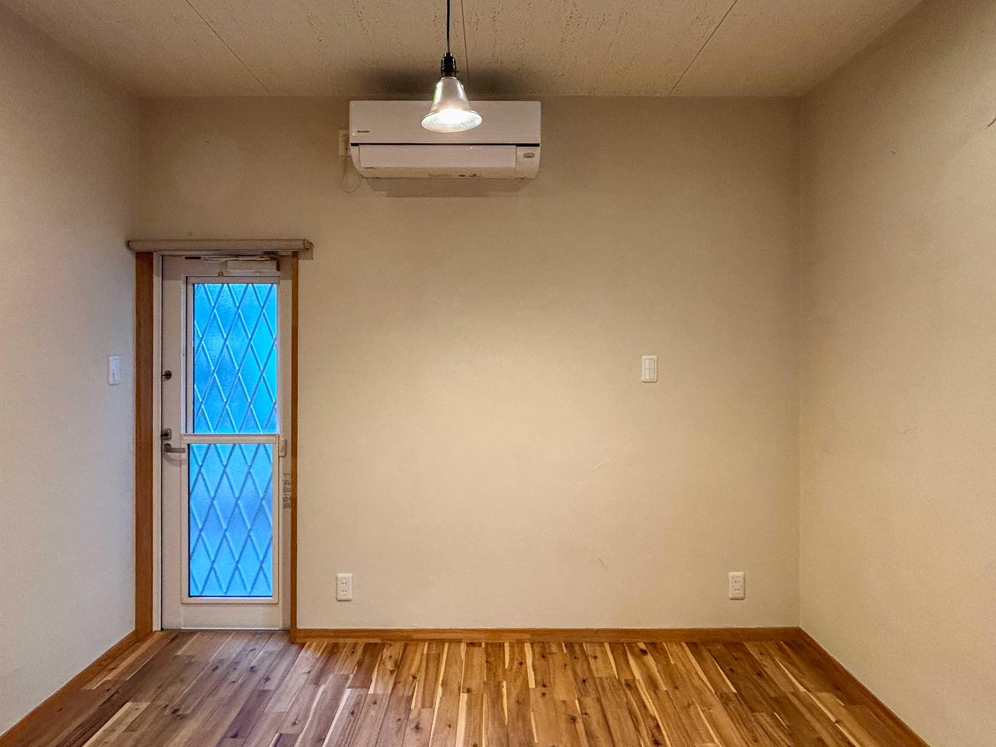 三鷹市上連雀の賃貸物件/1階：洋室。勝手口もあります