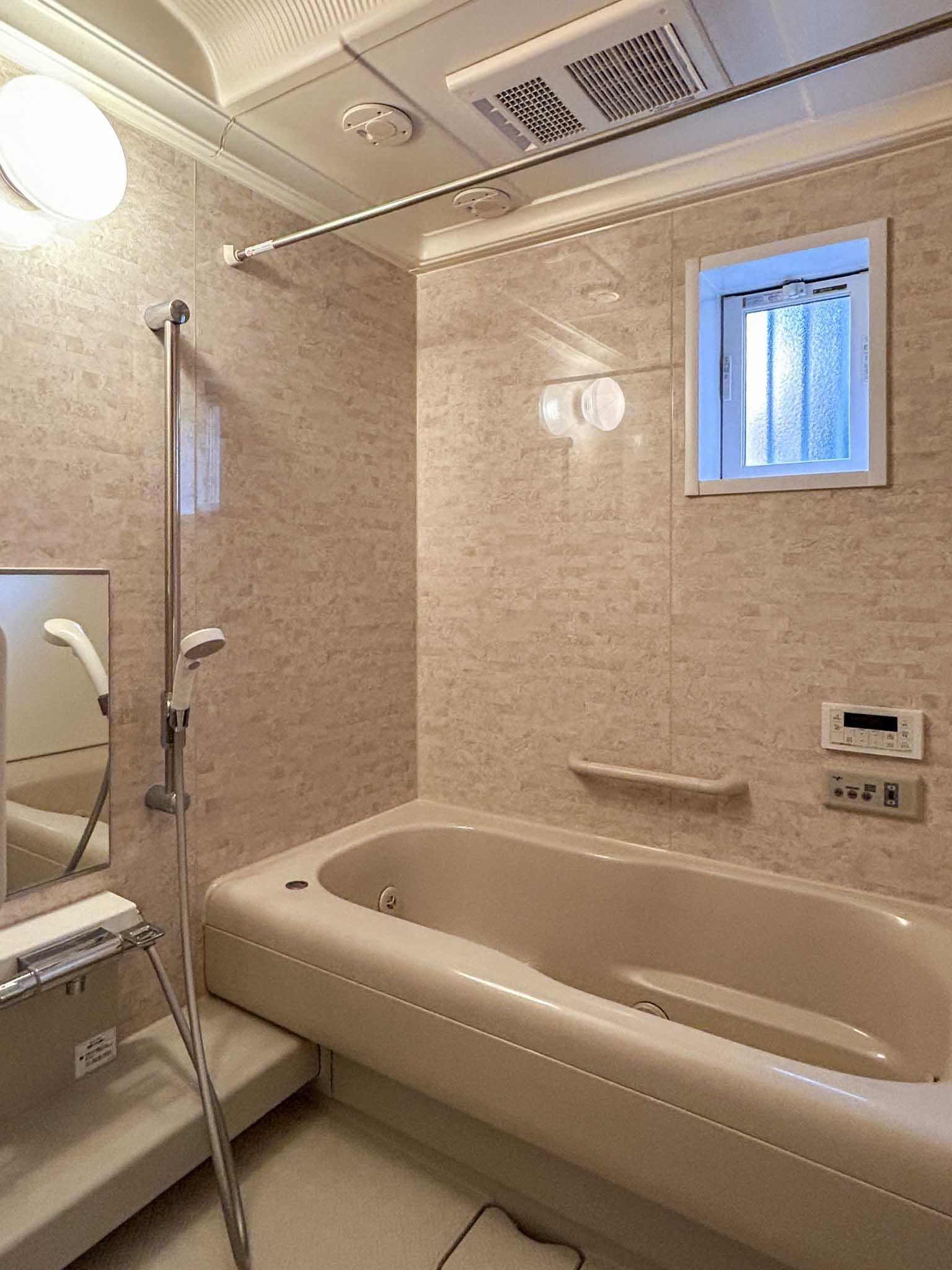 三鷹市上連雀の賃貸物件/1階：浴室。追いだき、浴室乾燥機能つき