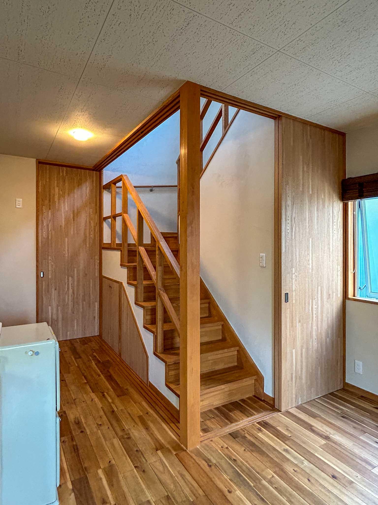 三鷹市上連雀の賃貸物件/1階：階段