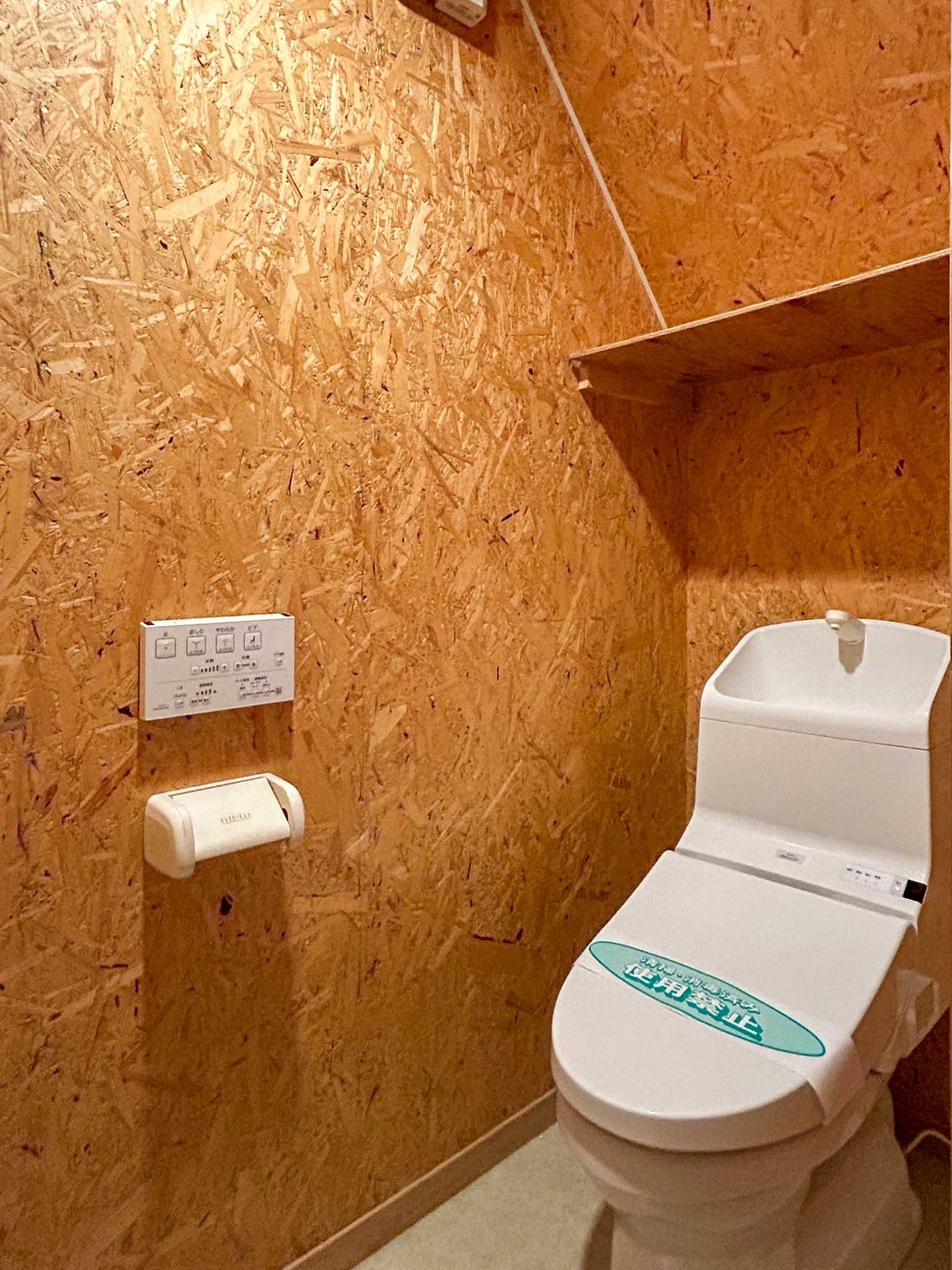 三鷹市上連雀の賃貸物件/2階：ウォシュレットトイレ