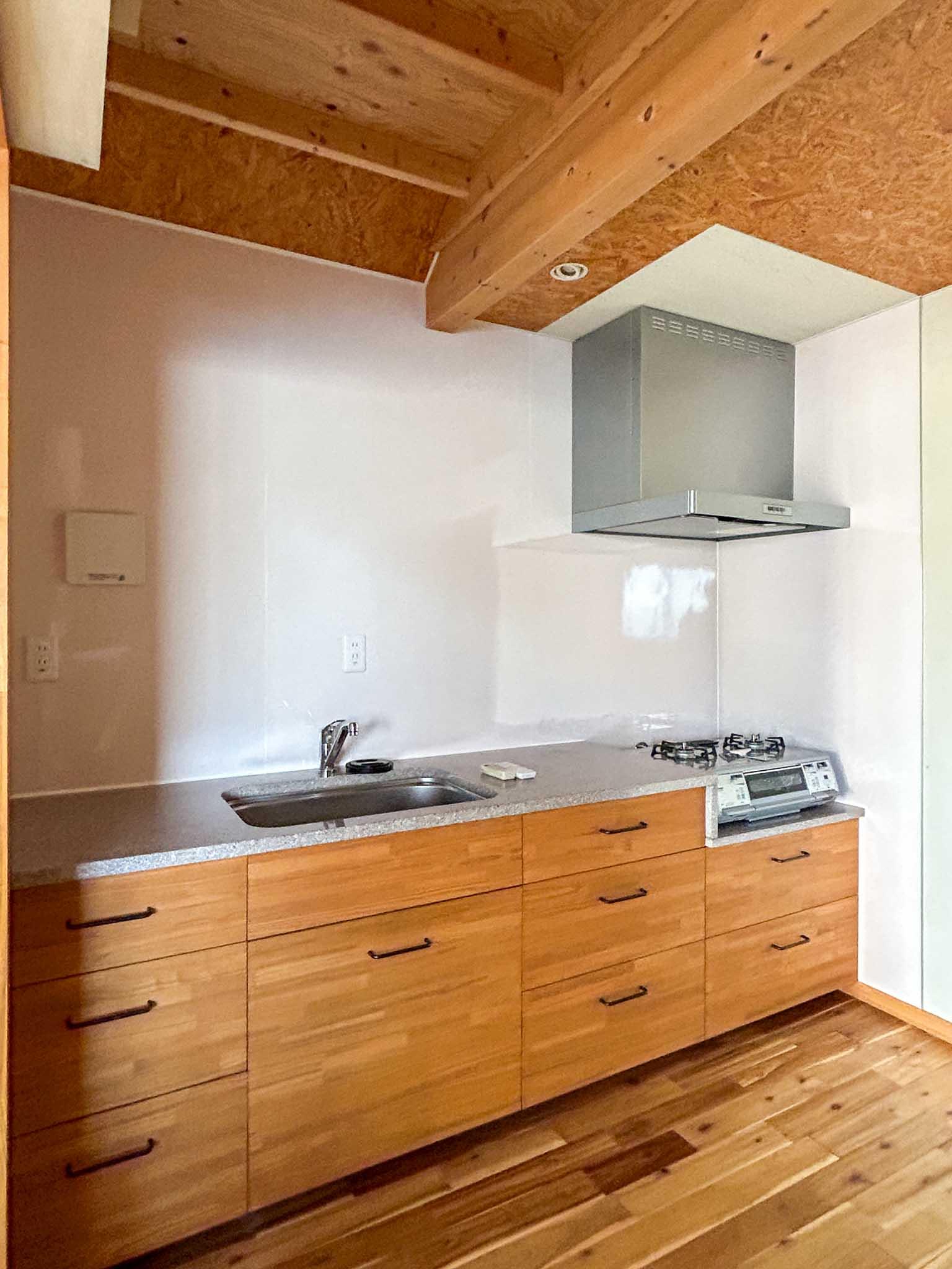 三鷹市上連雀の賃貸物件/2階：大きなキッチンもついています