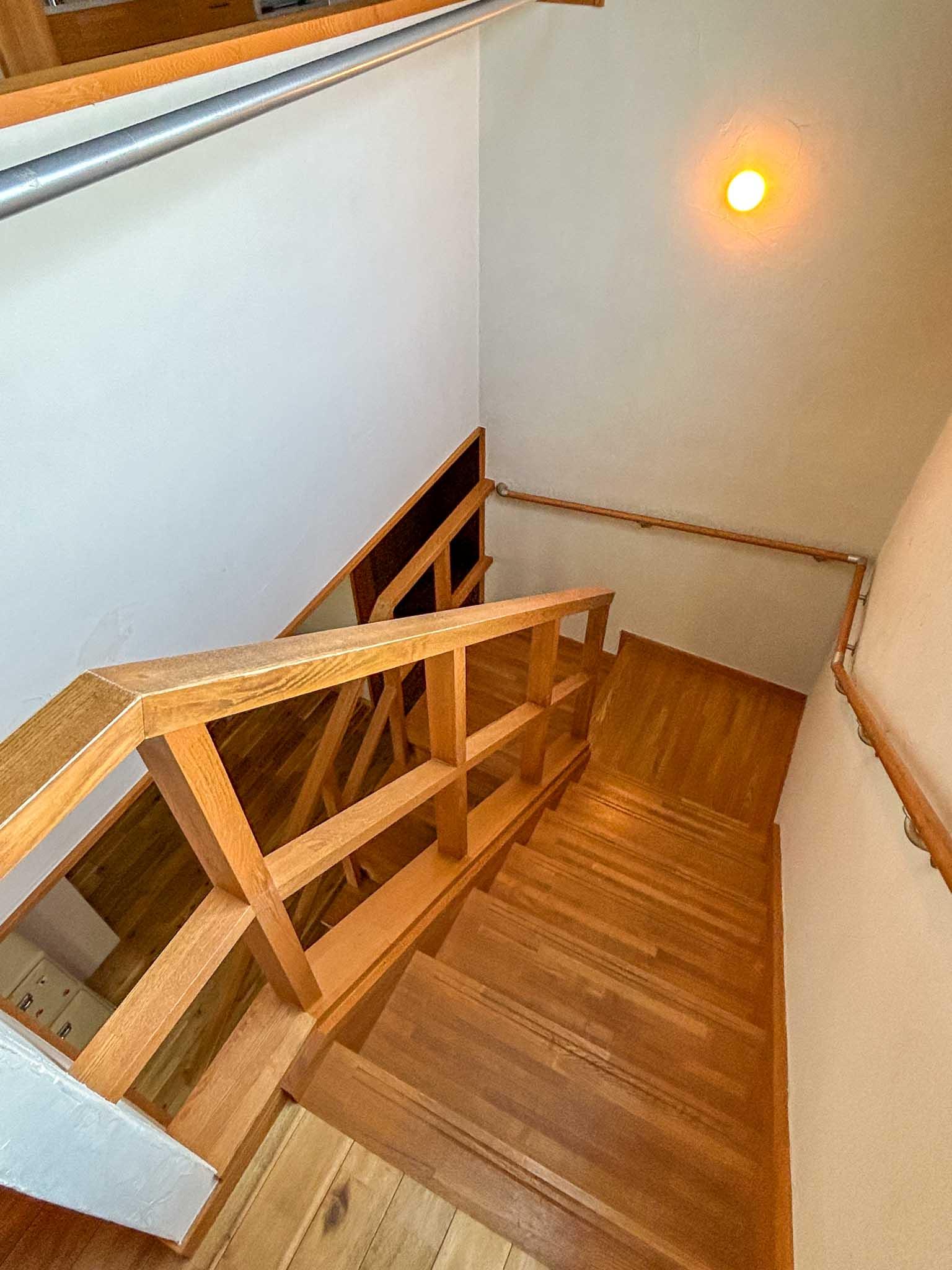 三鷹市上連雀の賃貸物件/階段