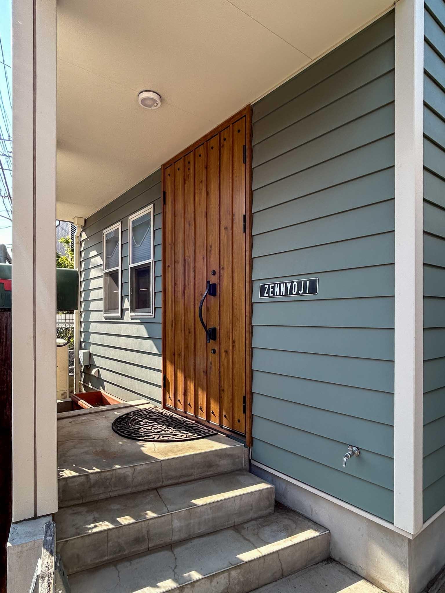 三鷹市上連雀の賃貸物件/玄関先