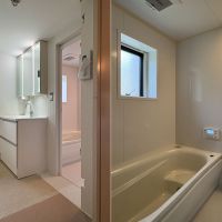 三鷹市牟礼の売買物件/洗面台と脱衣所、ユニットバス