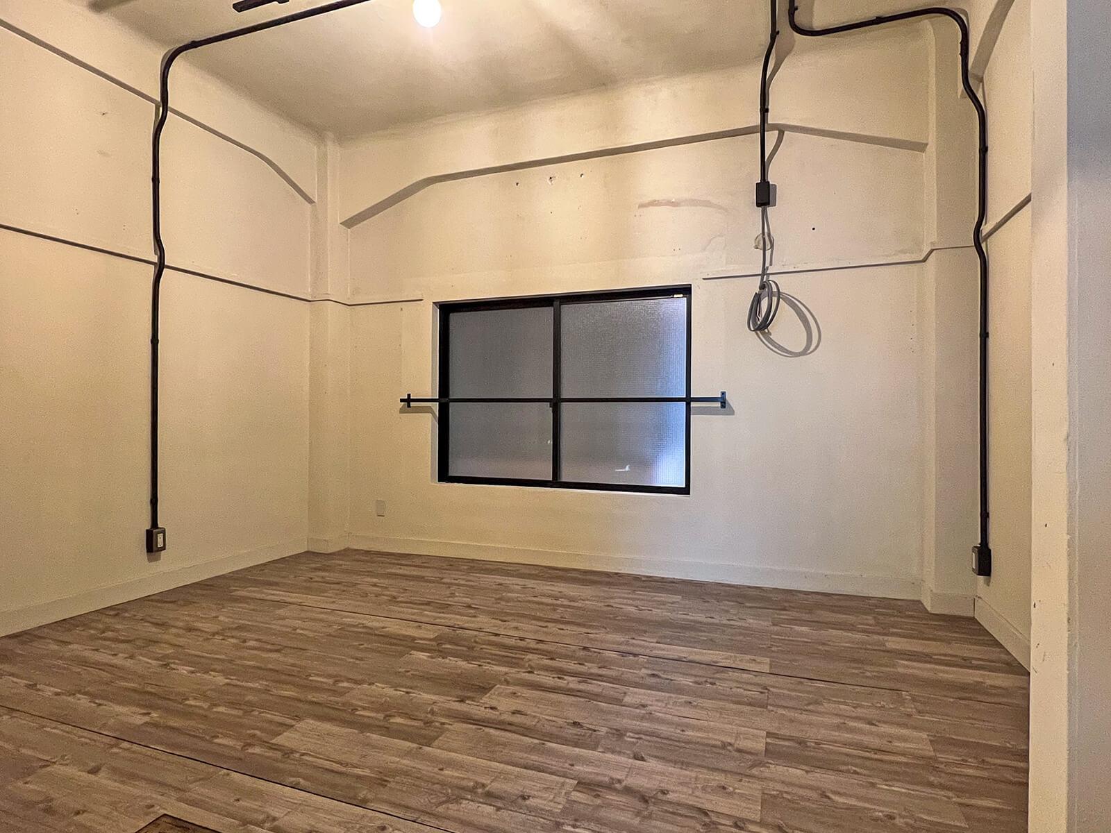 台東区蔵前の賃貸物件/ひとりでお店を始めるのにちょうどいい広さ。日当たりはほぼないのですが、逆に日焼けを気にしないといけない商品を扱う方にはちょうどいいかもしれません。