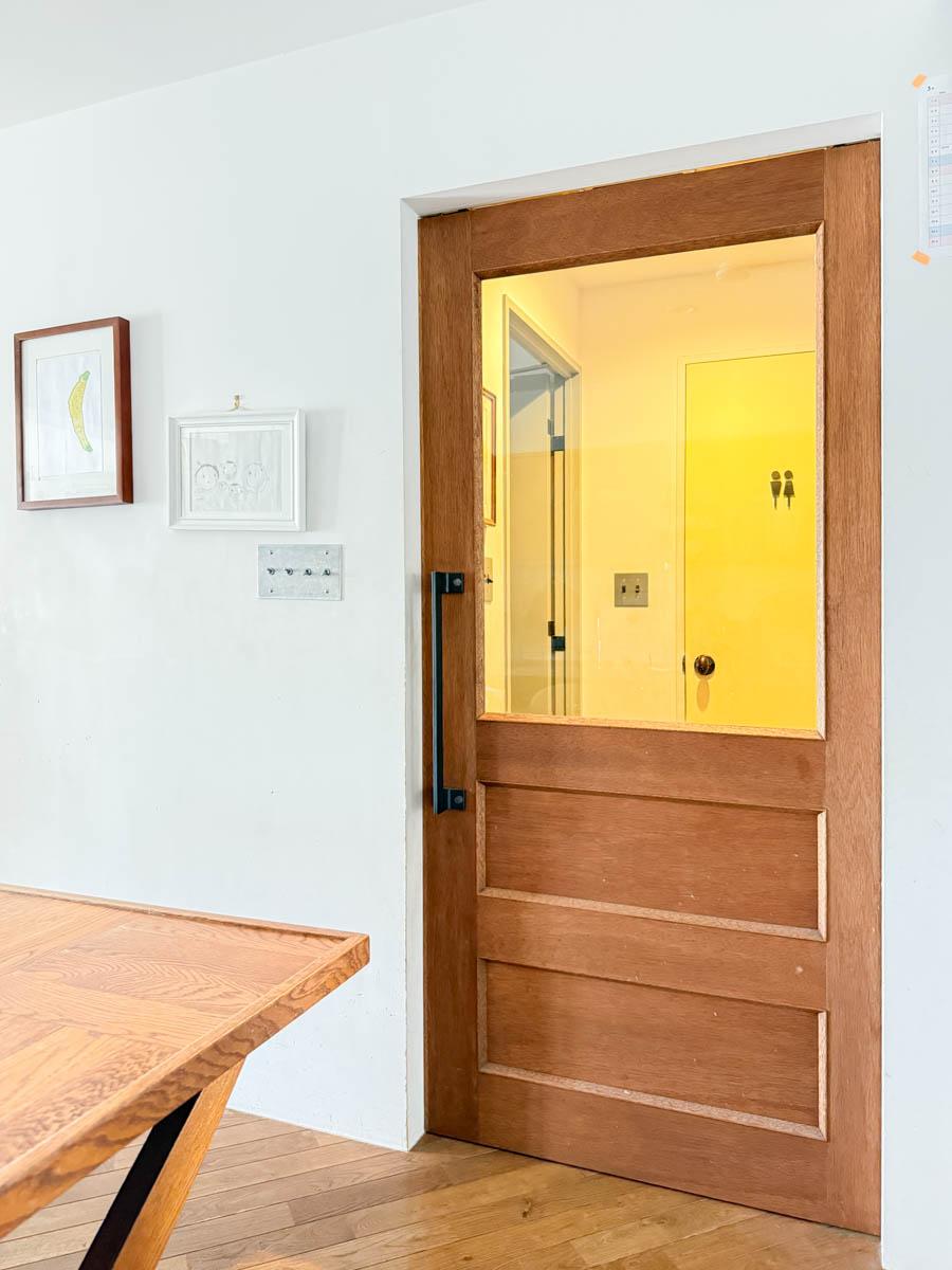 横浜市港北区富士塚の売買物件/ホールとLDKを仕切るガラスドア。程よく視界が抜けます