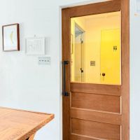 横浜市港北区富士塚の売買物件/ホールとLDKを仕切るガラスドア。程よく視界が抜けます