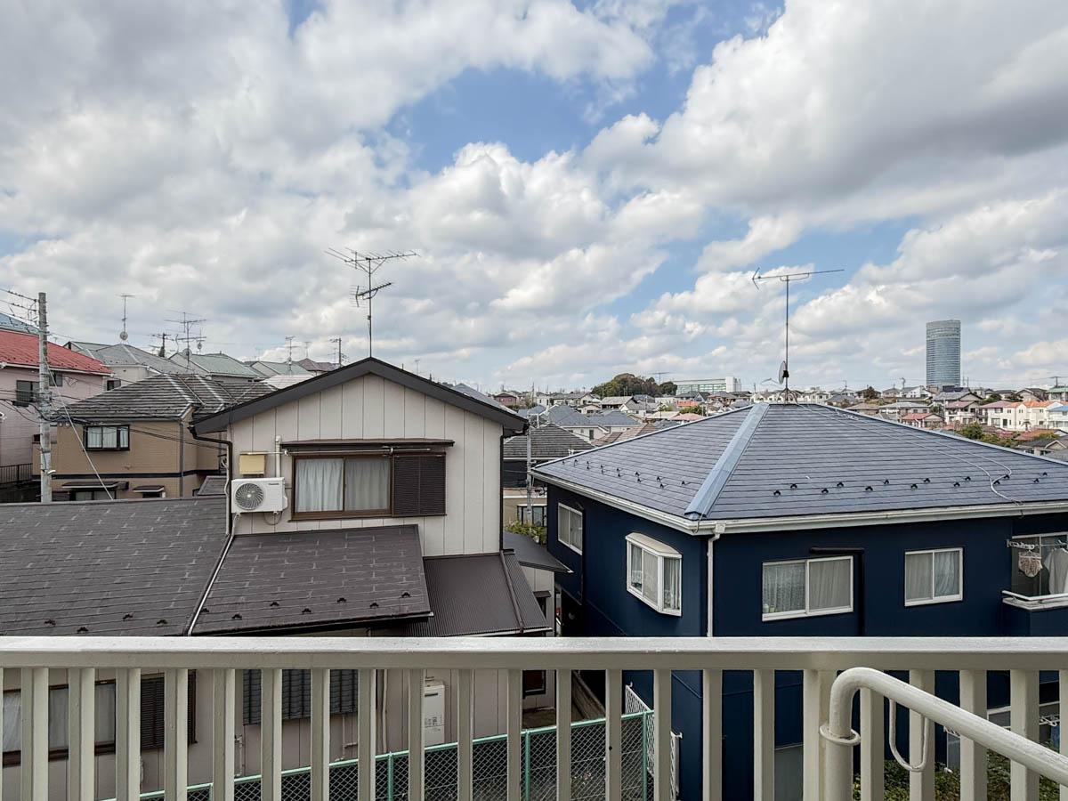 横浜市港北区富士塚の売買物件/ベランダからの眺めも抜けていて気持ちいい