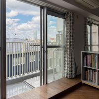 横浜市港北区富士塚の売買物件/縁側のように段差が設けられた掃き出し窓