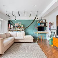 横浜市港北区富士塚の売買物件/リビング空間を見る。ソファーやテレビを置いてもゆとりがある。こちらにもワークデスクを置くスペースがあります