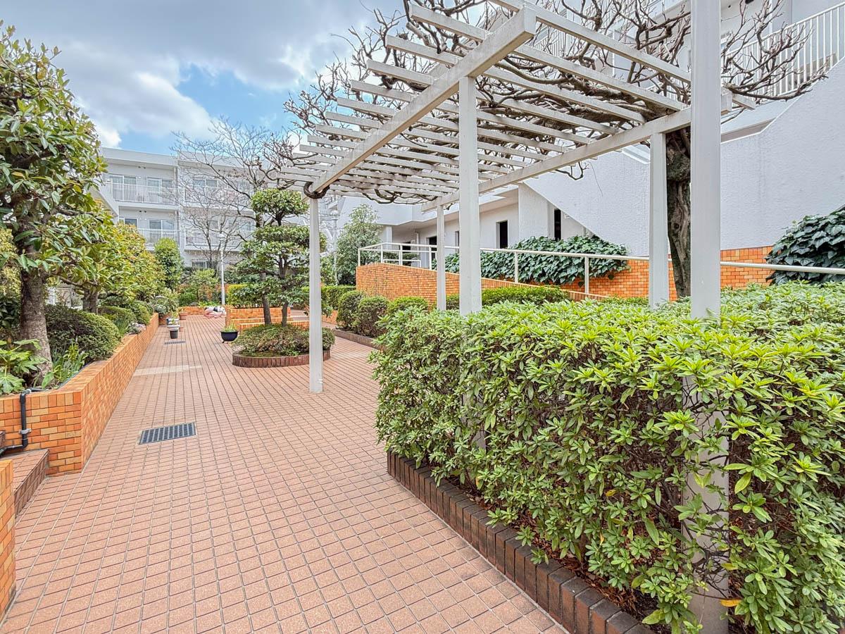 横浜市港北区富士塚の売買物件/まるで公園のようなよく手入れされた敷地です