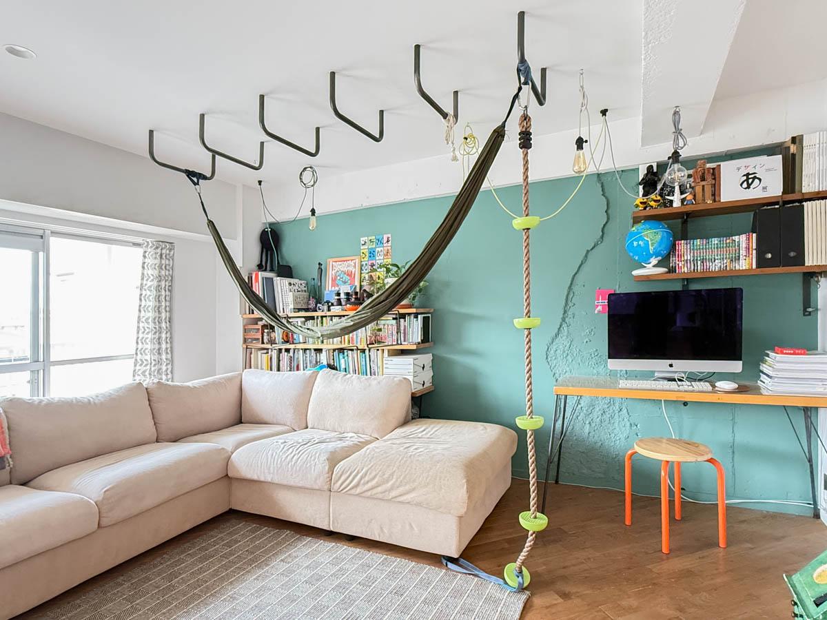 横浜市港北区富士塚の売買物件/アスレチックコーナー。うんていやロープ、ハンモックなど遊び道具が仕込まれています。(ロープ、ハンモックは取り外しも可能です)