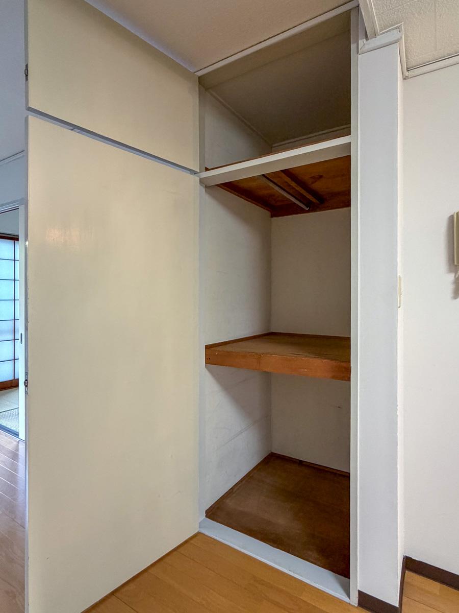 東京都渋谷区西原1丁目の賃貸物件/LDK側の収納
