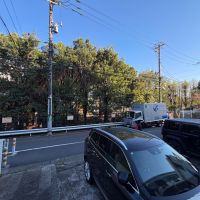 東京都渋谷区西原1丁目の賃貸物件/庭の先には渋谷区スポーツセンターの緑が広がります