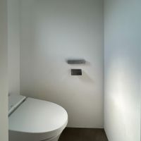 新宿区下落合の賃貸物件/トイレ。小窓から光が注いできます