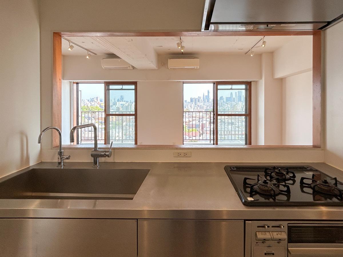 新宿区下落合の賃貸物件/キッチンからの眺めも気分を上げてくれます