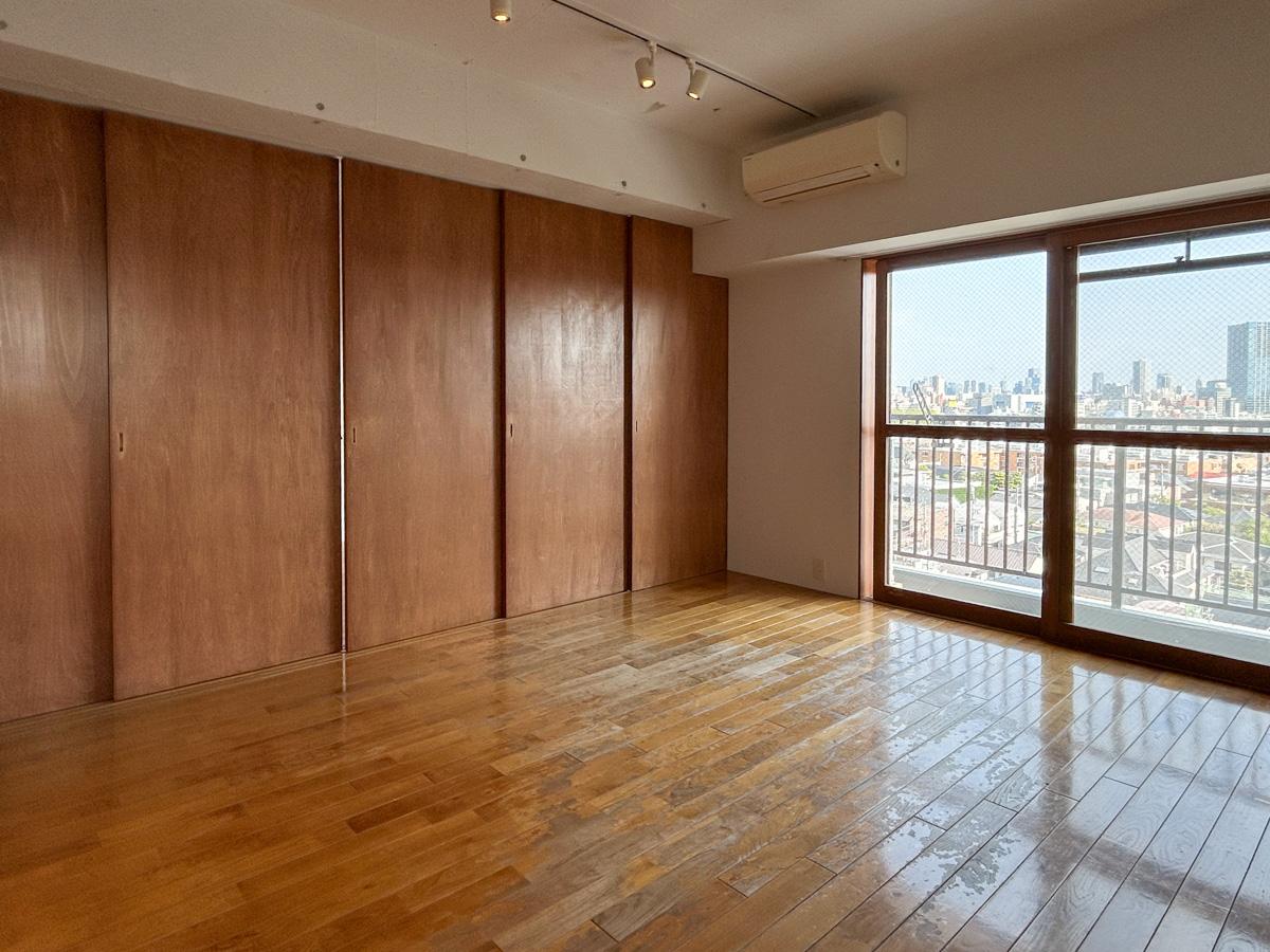 新宿区下落合の賃貸物件/リビングには可動式の襖が付いているため、部屋を区切ることができます