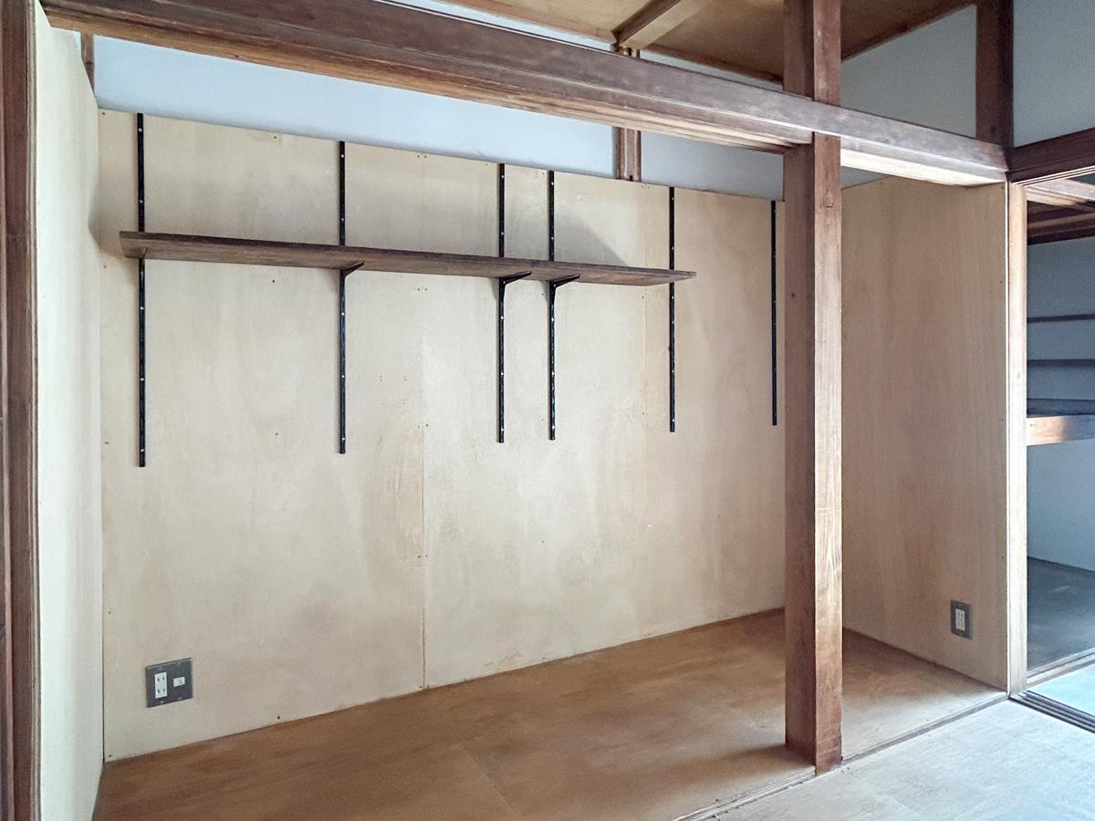 練馬区旭丘の賃貸物件/以前の入居者さんが取り付けた可動式の棚板が残っています