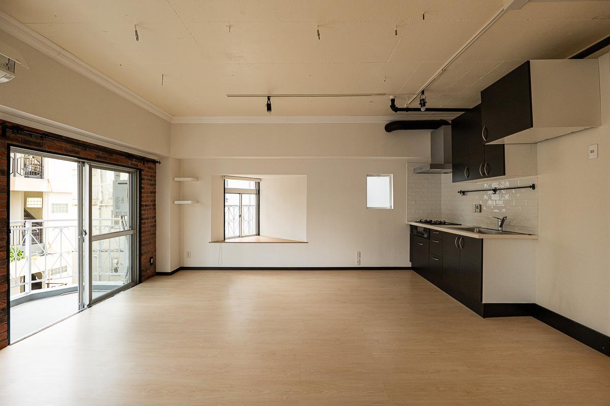 港区六本木の賃貸物件/正方形のリビングはレイアウトがしやすいです