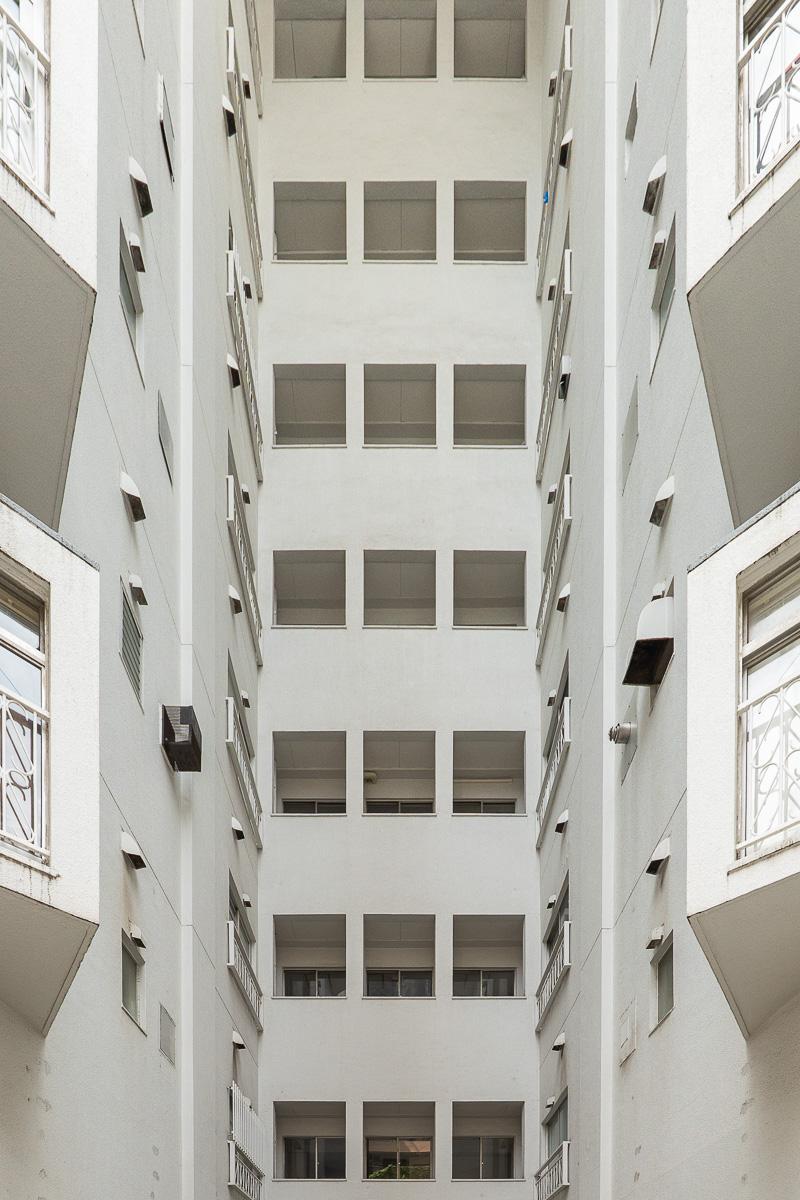 港区六本木の賃貸物件/規則的に並ぶ開口部がつくる、美しいリズム