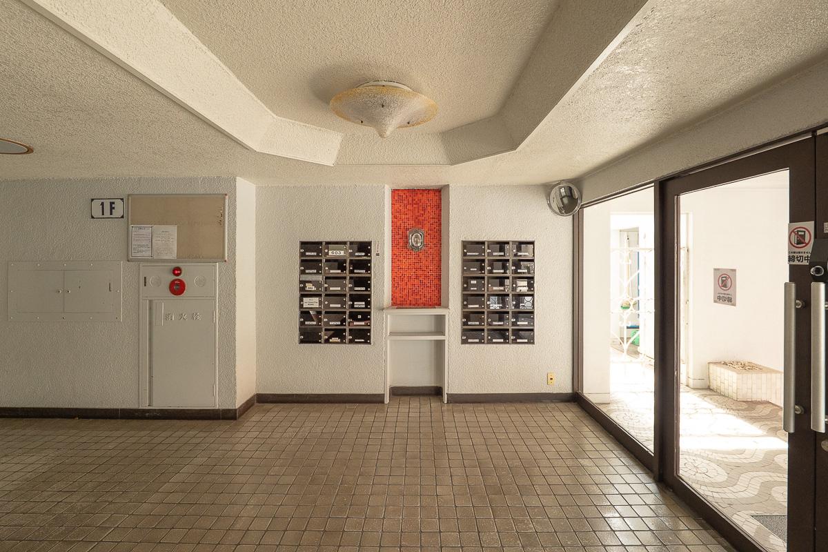 港区六本木の賃貸物件/共用部はレトロで渋い