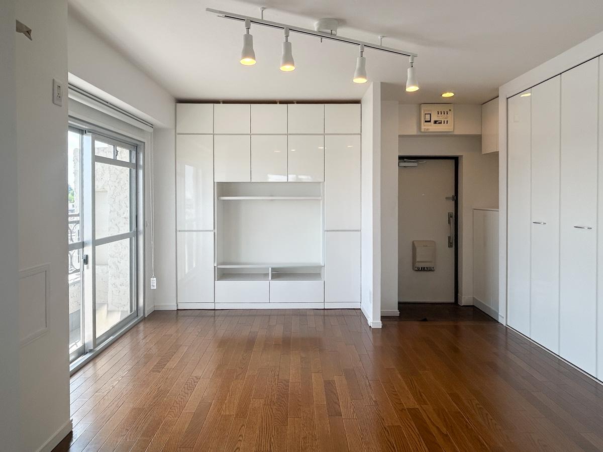 大田区北千束の賃貸物件/リビングは収納が充実