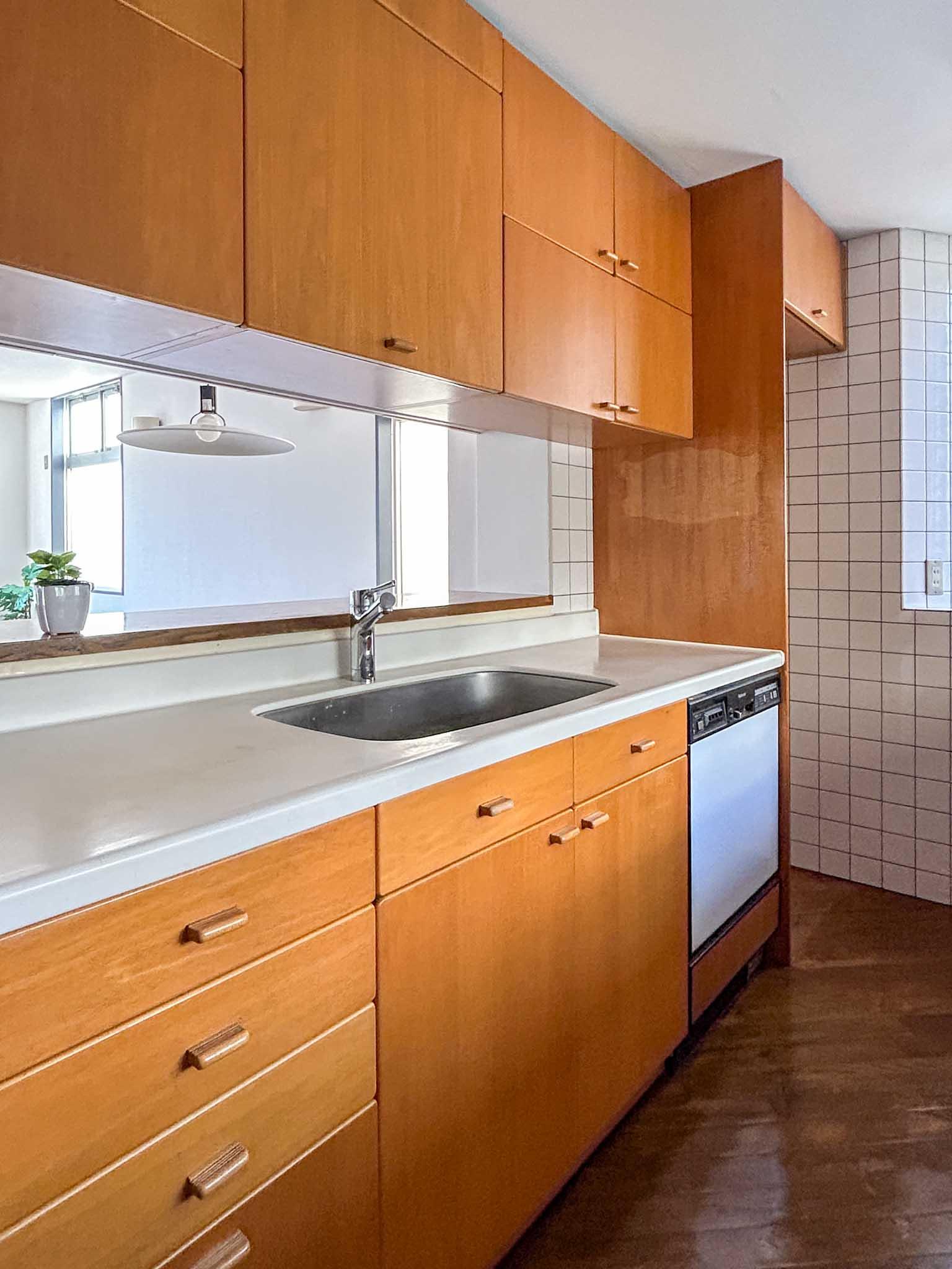 大田区南馬込の賃貸物件/1階：キッチン。食洗器は残置物扱い、冷蔵庫置き場の68cmほど