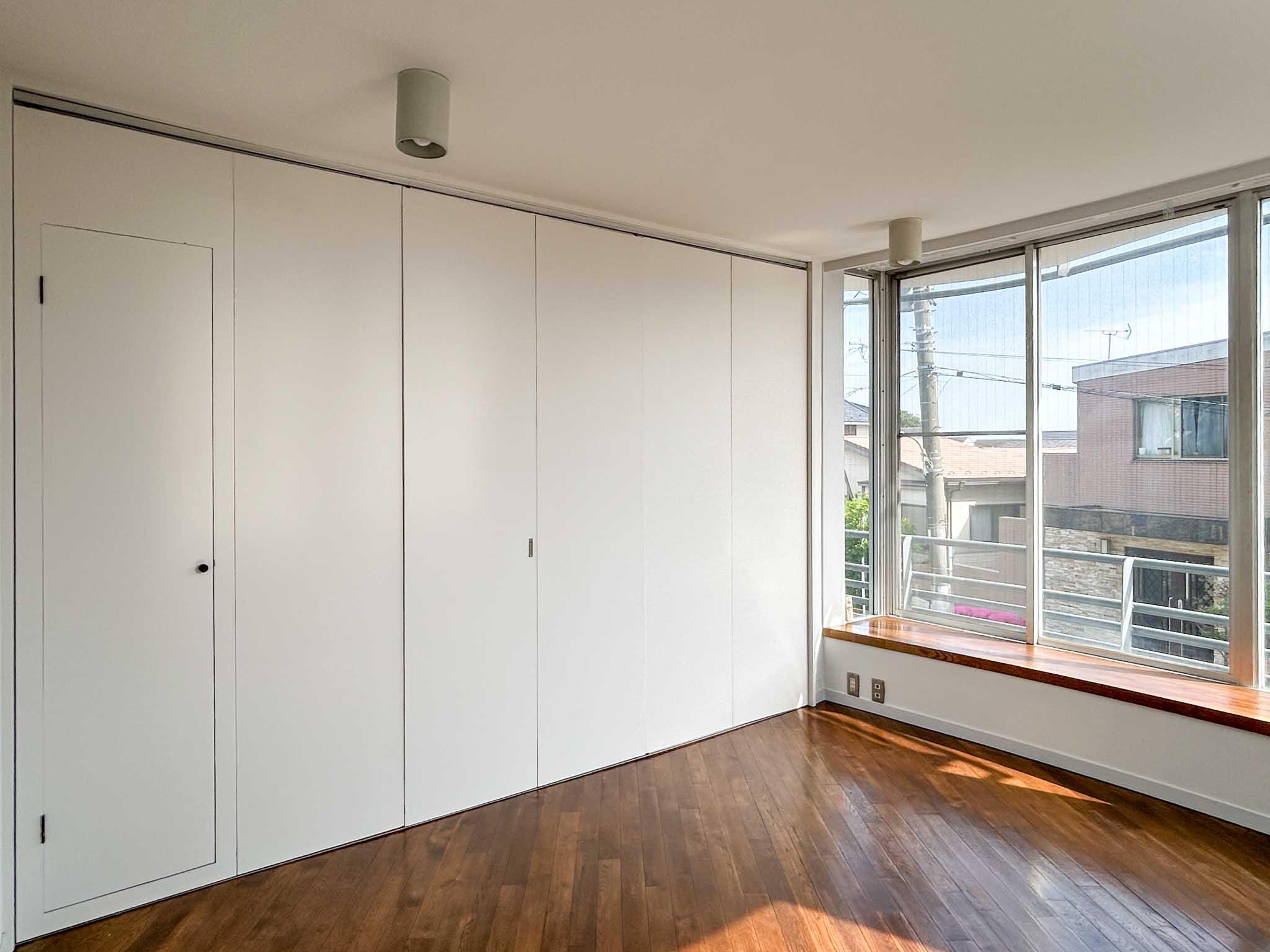 大田区南馬込の賃貸物件/2階：折れ戸をすべて閉じるとこんな感じ