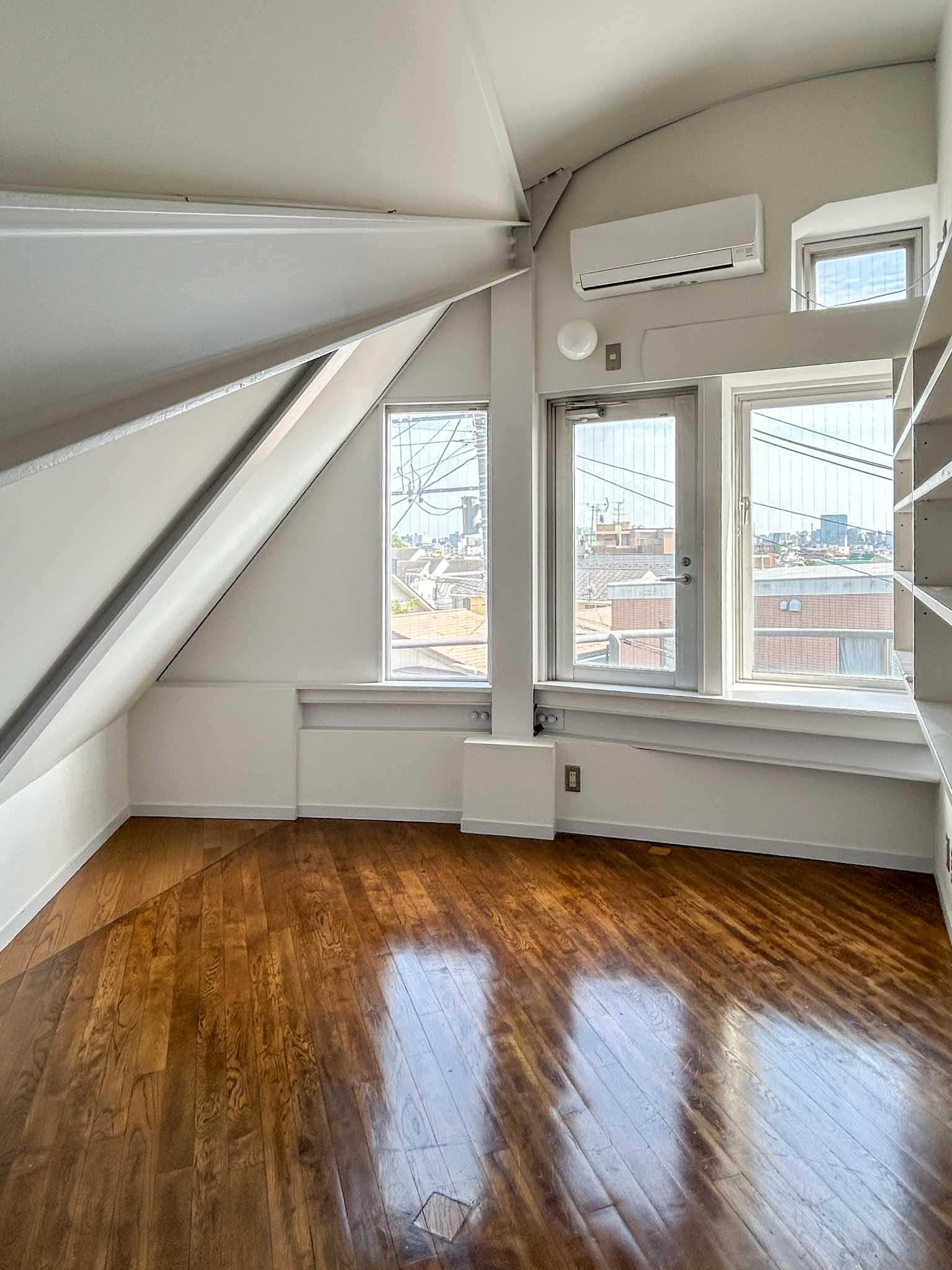 大田区南馬込の賃貸物件/3階：高いところで3mオーバー。部屋の形が独特なので、使い方には工夫が必要