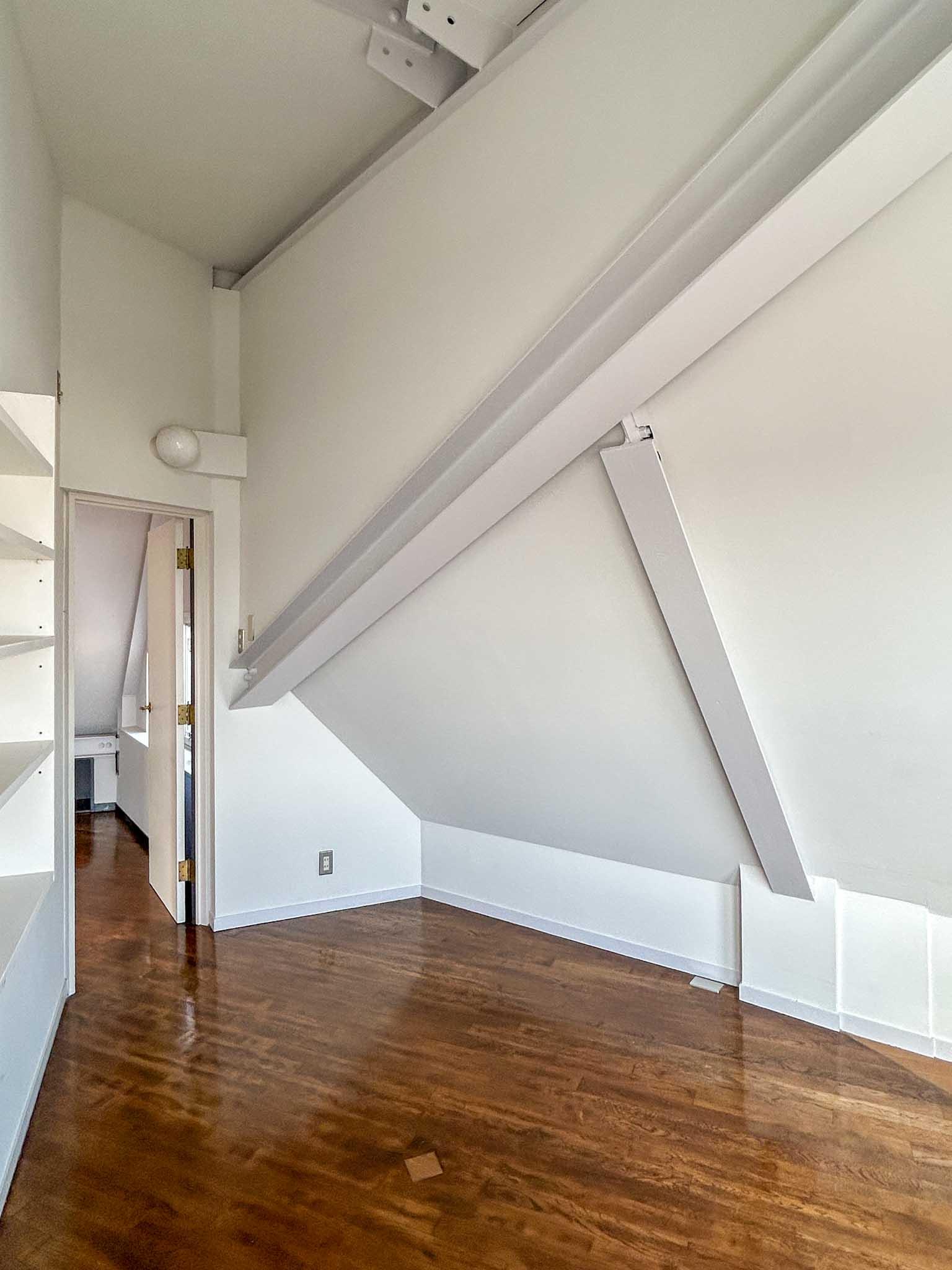 大田区南馬込の賃貸物件/3階：出入口側をみる