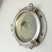 大田区南馬込の賃貸物件/3階：潜水艦のハッチのような内窓