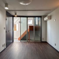 大田区南馬込の賃貸物件/地下1階：洋室。ドライエリアから光が入ります