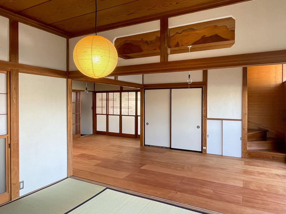 栃木県那須塩原市埼玉の賃貸物件/1階住居部分：写真右手の階段から2階に上がります