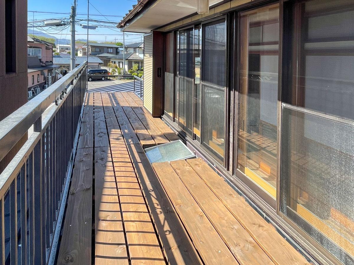 栃木県那須塩原市埼玉の賃貸物件/2階：ウッドデッキも新規交換済みです
