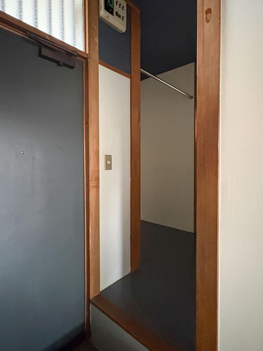 大田区上池台の賃貸物件/玄関の横に納戸がある