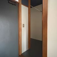 大田区上池台の賃貸物件/玄関の横に納戸がある