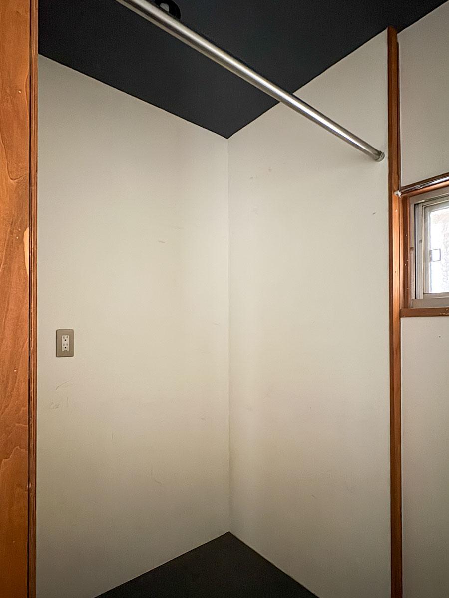 大田区上池台の賃貸物件/ハンガーバーをそのままハンガーバーとして使うもよし、ここに布を下げて奥にクローゼットを作るもよし