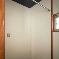 大田区上池台の賃貸物件/ハンガーバーをそのままハンガーバーとして使うもよし、ここに布を下げて奥にクローゼットを作るもよし