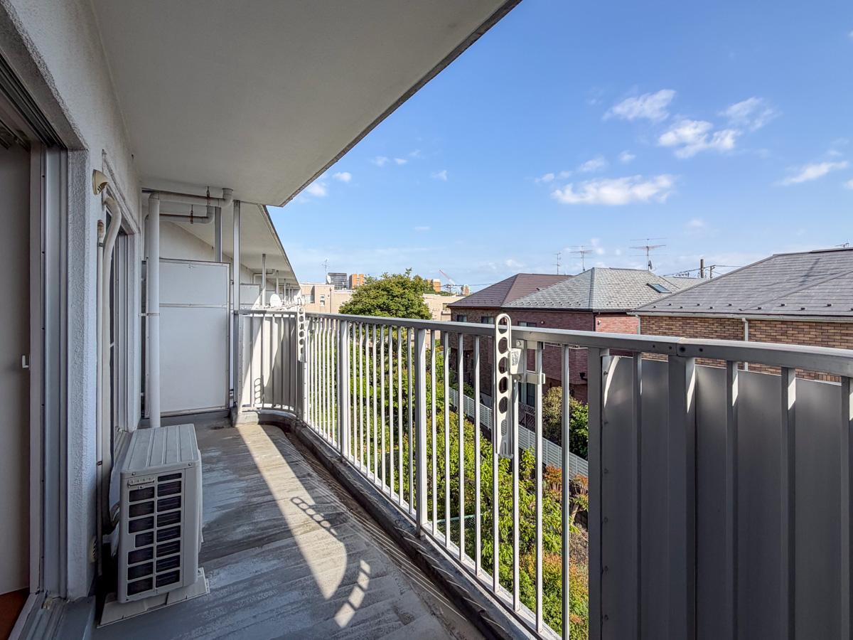 東京都新宿区下落合の賃貸物件/ゆとりのあるバルコニー