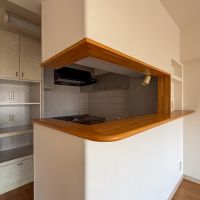 東京都新宿区下落合の賃貸物件/カウンターは角が取られていて柔らかな雰囲気