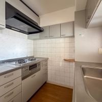 東京都新宿区下落合の賃貸物件/キッチンはシンクと対面した仕様