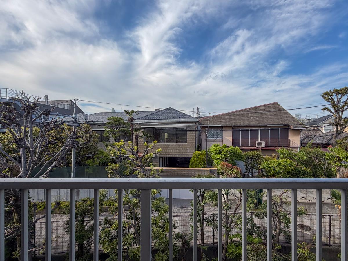 東京都新宿区下落合の賃貸物件/こちら側も空が広いです